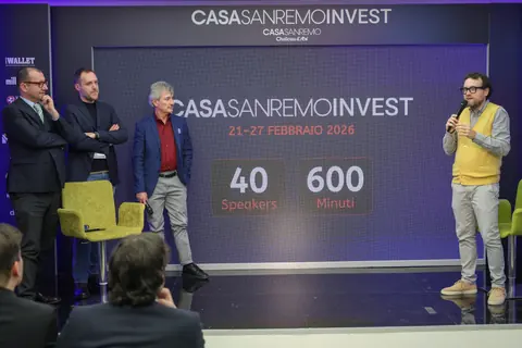 Roberto Garavaglia e Vincenzo Rana insieme agli organizzatori sul palco.