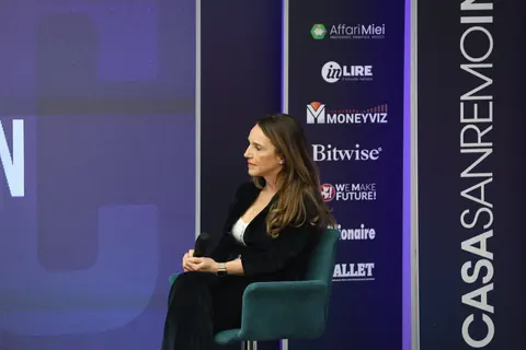 Romina Gabbiadini della Banca d’Italia sul palco.