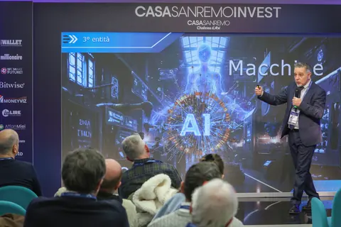 Eraldo Vaccargiu spiega l’intelligenza artificiale ai partecipanti del corso AI per l’impresa, sabato 21 febbraio 2026.