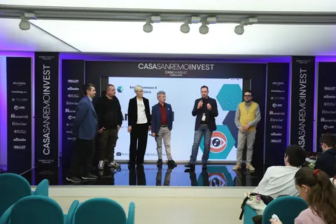 Gabriele Del Mese, Roberto Garavaglia, Vincenzo Rana, Marco Pizzini e Yuri Ferioli sul palco.