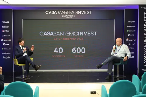Mariano Giovanni Carozzi e Paolo Luigi Burlone si confrontano sul palco di Casa Sanremo Invest 2026.